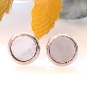 E 21A NEW 8mm Silver Pearlescent Stud Earrings